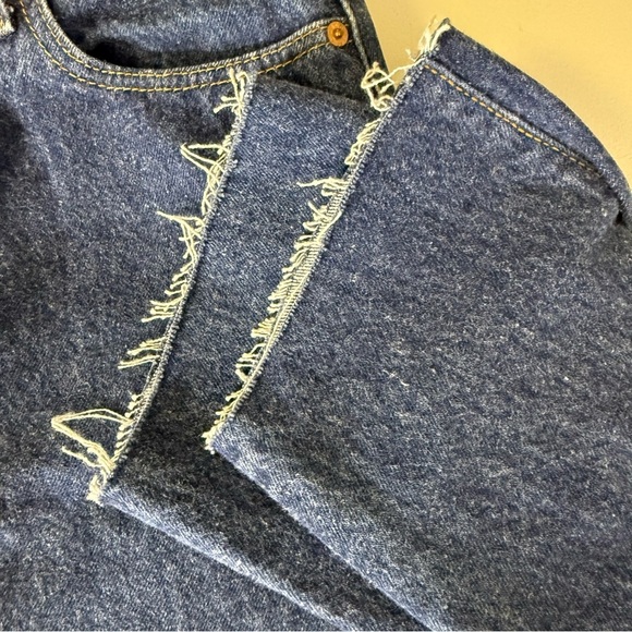 Levi’s Women’s Vintage 501 Raw Hem Button Fly Jeans Size 7 / 28 USA - Picture 8 of 10